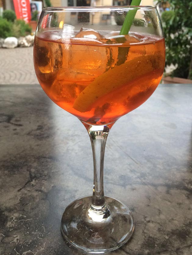Aperol Spritz – kepeä drinkki&nbsp;juhlaan