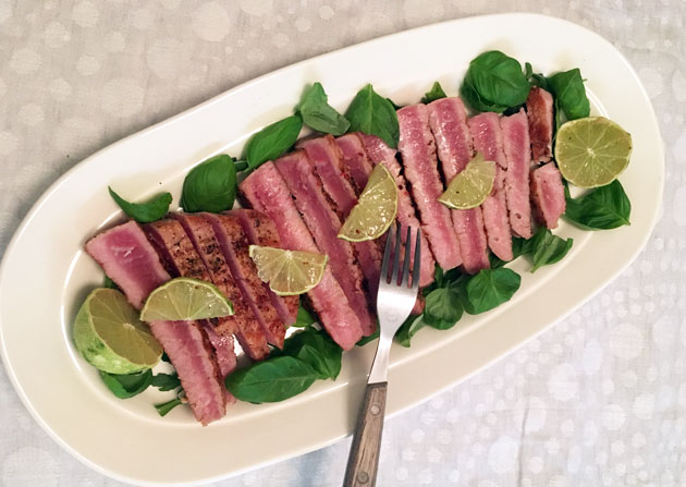 Chilillä ja limetillä maustettu pariloitu tonnikala ja sitruunarisottoa