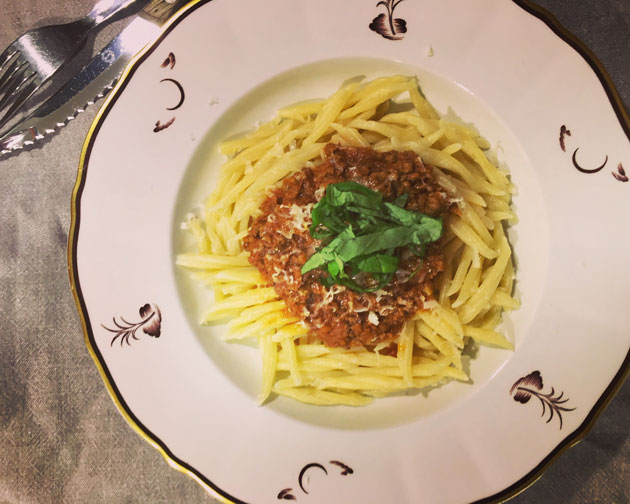 Jauhelihakastike bolognalaisittain