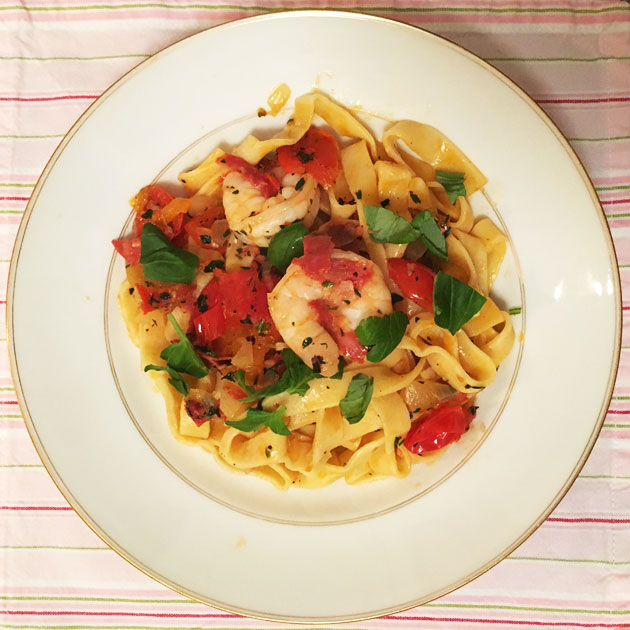 Pastaa, jättikatkarapuja ja&nbsp;chorizoa