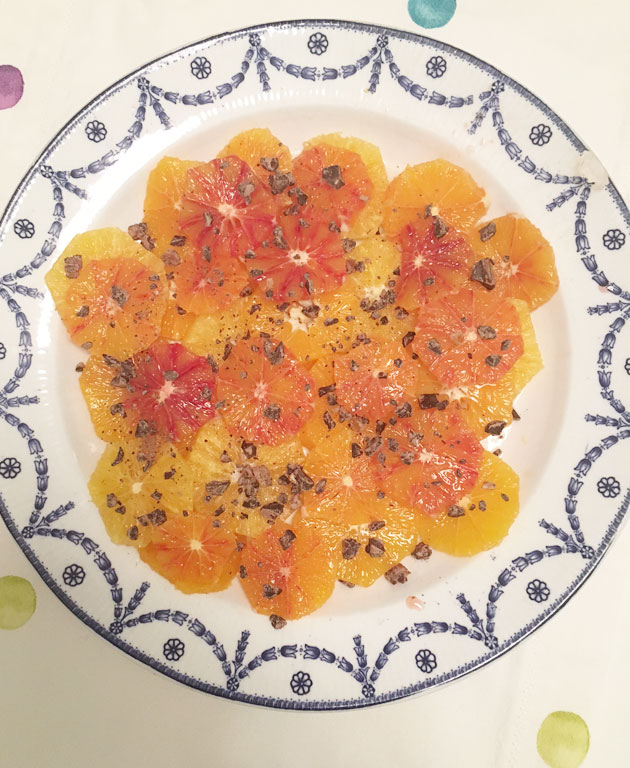 Veriappelsiinisalaatti ja tummaa&nbsp;suklaata