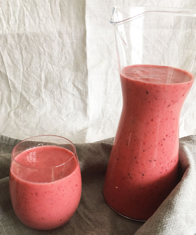 Mansikka-karviaissmoothie