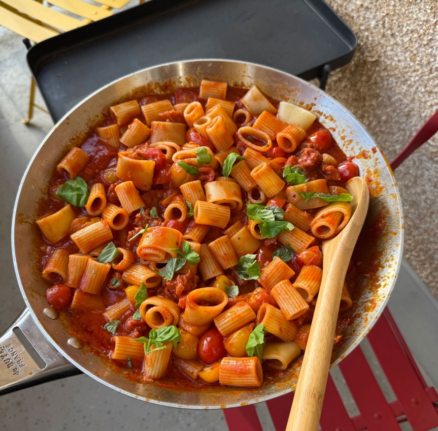 Tomaattinen chorizokastike pastalle