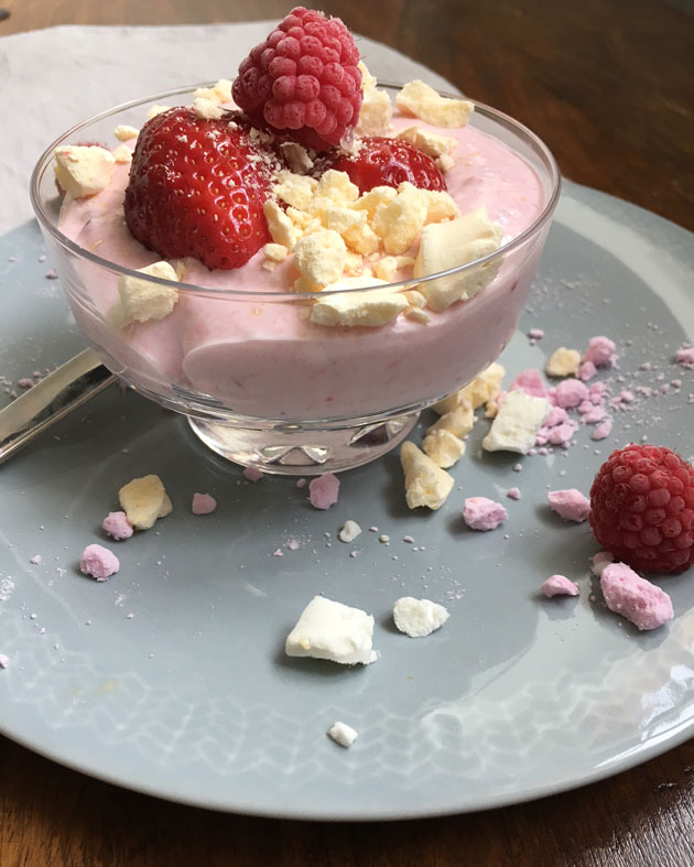 Mansikkarahkassa rouskuu marenki