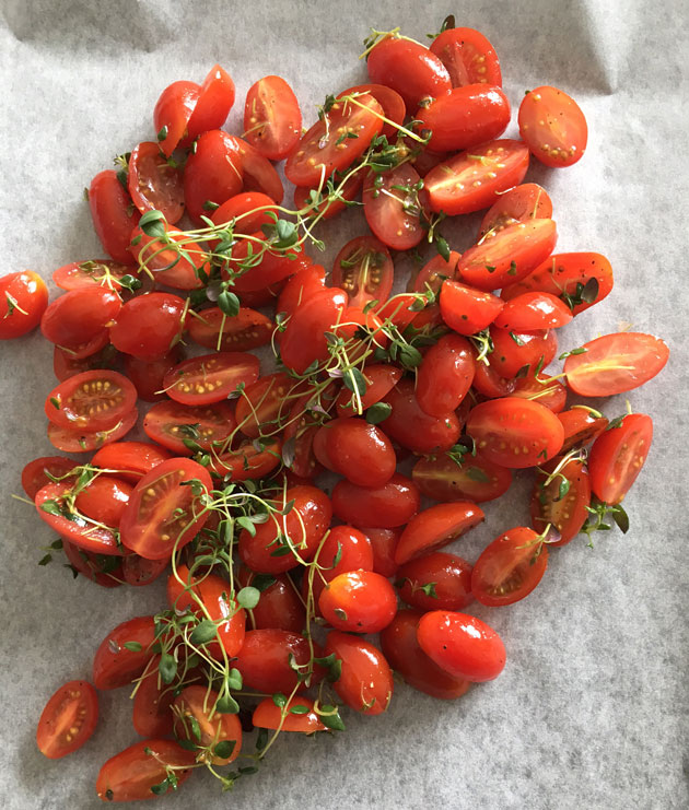 Uunissa paahdetut tomaatit onnistuvat&nbsp;aina