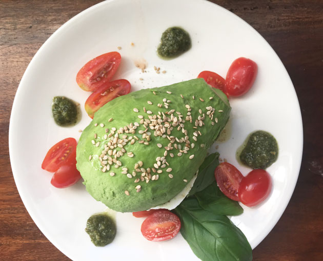 Vege-versio avokado-burgerista