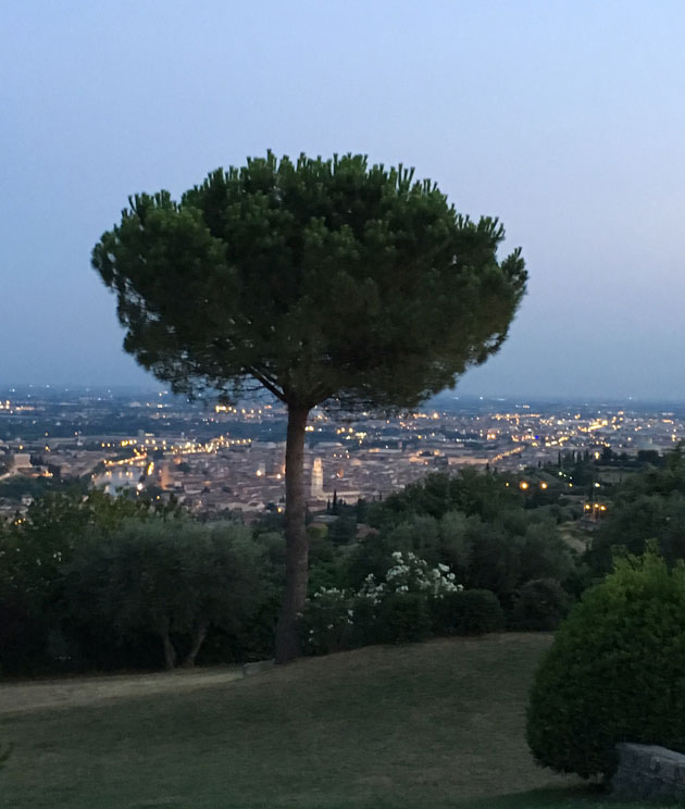 Agriturismo Corte San Mattia Veronan kukkuloilla tarjoaa upeita&nbsp;näkymiä