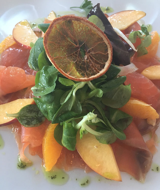 La Pescherian taimenannos, nektariineja, pinaattia.