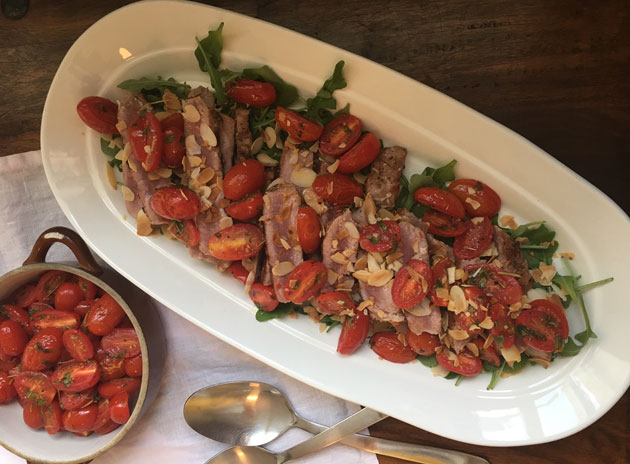 Tonnikalaa, manteleita ja tomaatteja