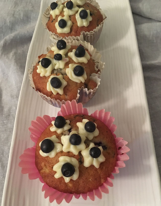 Mustikka-valkosuklaamuffinit ja sitruunan&nbsp;raikkaus