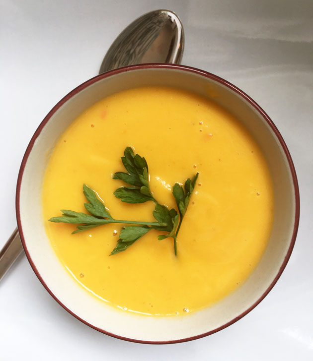 Samettinen porkkana-bataattikeitto – lihattoman maanantain&nbsp;herkku