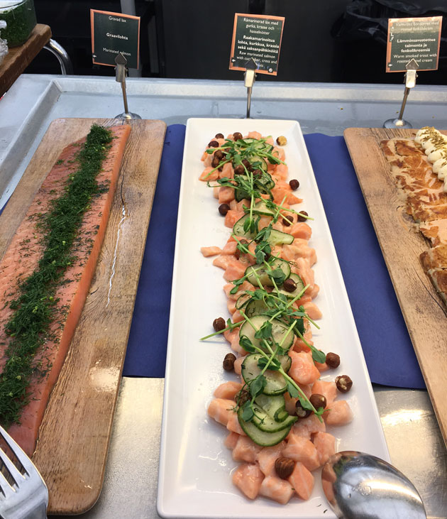 Viking Line buffet: raakamarinoitua lohta