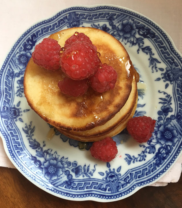 Viikonloppuaamun huipennus: kuohkeat amerikkalaiset&nbsp;pannukakut