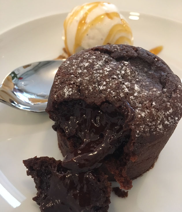 Suklaafondant, jallujäätelö, ravintola Hieta