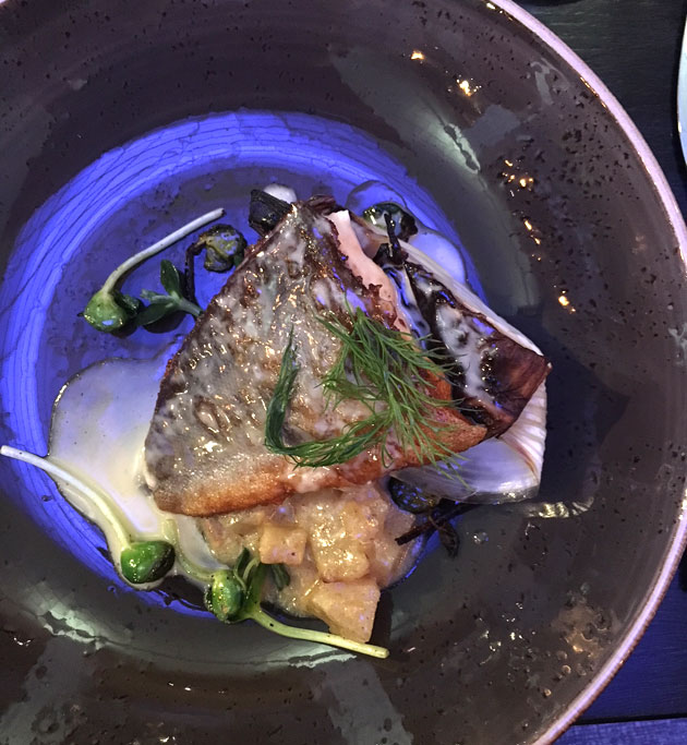 Restaurant Plaza, nieriä ja kermamuhennettu kyssäkaalia