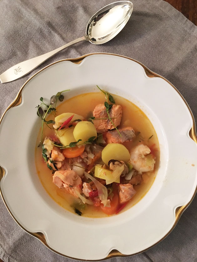 Kalakeittopäivän kunniaksi bouillabaisse-tyyppinen soppa