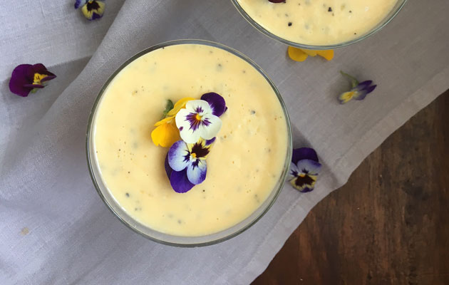 Limetillä maustettu mango-passiohedelmäsmoothie