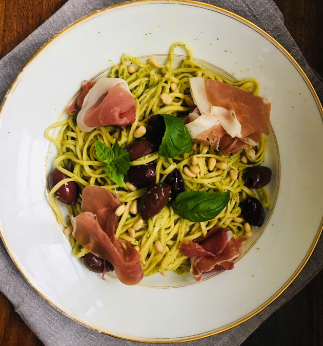 Pastaa, pestoa ja&nbsp;parmankinkkua