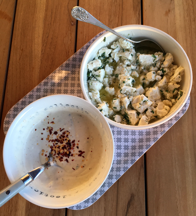 Fetajuustokastike ja grillatut&nbsp;munakoisot