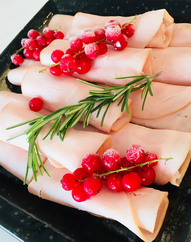 Omenalla täytetyt kalkkunakääröt