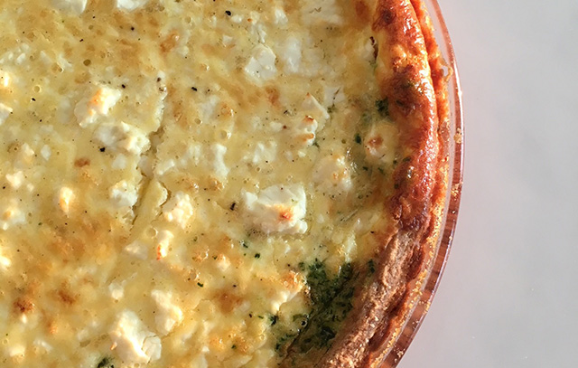 Mehevä feta-pinaattipiirakka syntyy&nbsp;helposti