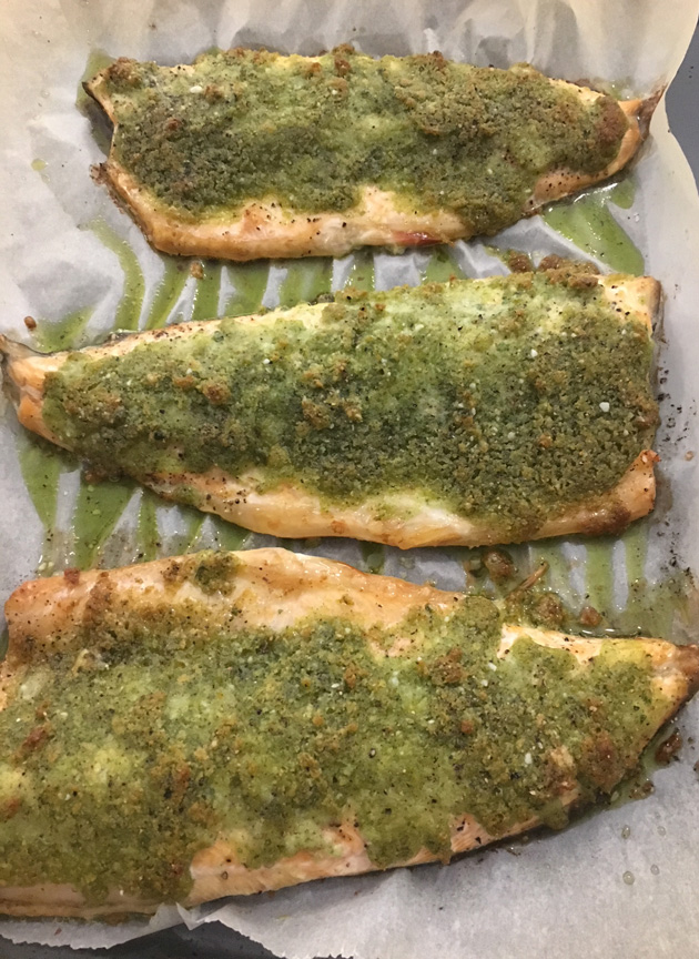 Nieriä parmesaani-yrttikuorrutuksella