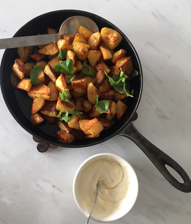 patatas bravas ja aioli