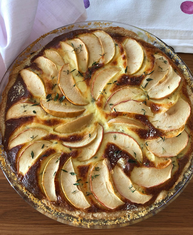 Vuohenjuustopiirakka hurmaa lounaalla tai&nbsp;brunssilla