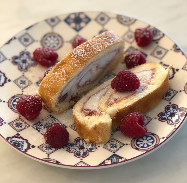 Kääretorttu rahka-kermatäytteellä