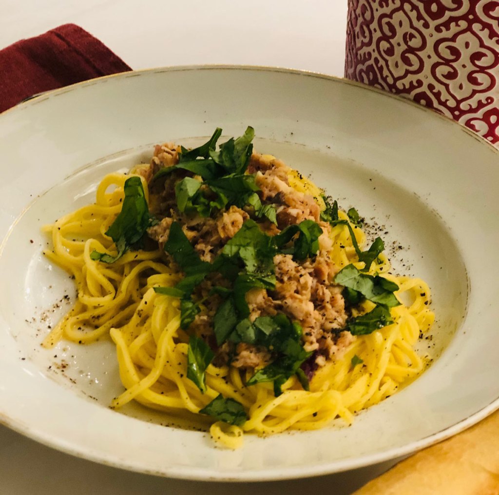 pasta luonnonkalasäilykkeestä