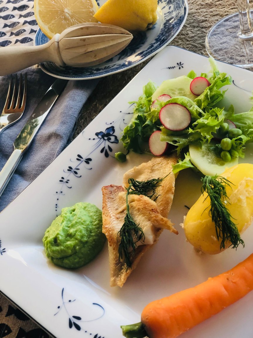 Hernepyree ja paistetut&nbsp;ahvenfileet