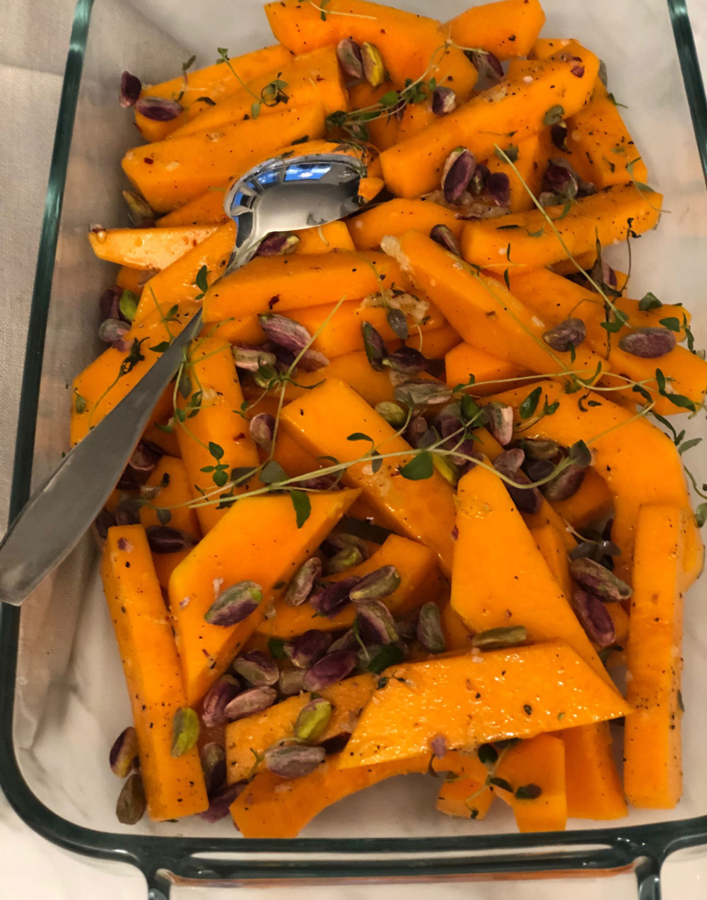 Paahdettu myskikurpitsa ja hunajaiset pistaasipähkinät