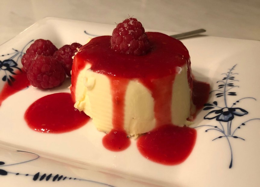 Pannacotta ja vadelmakastike