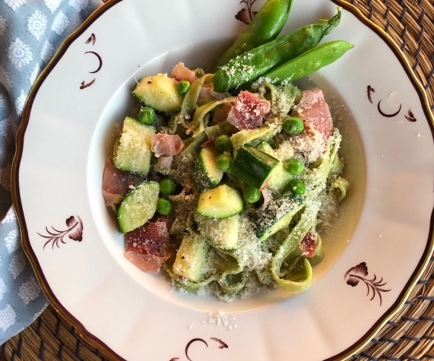 Herne-kinkkukastike pastalle