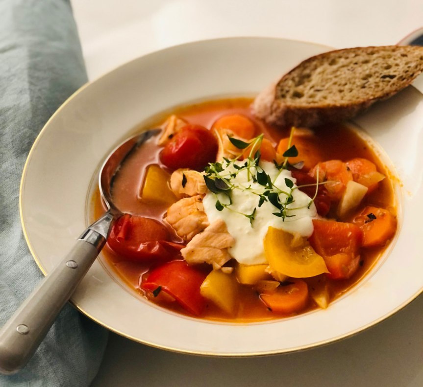 Lohikeitto ja Västerbotten-juustokreemi