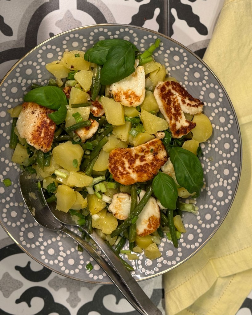 Halloumi-perunasalaatti