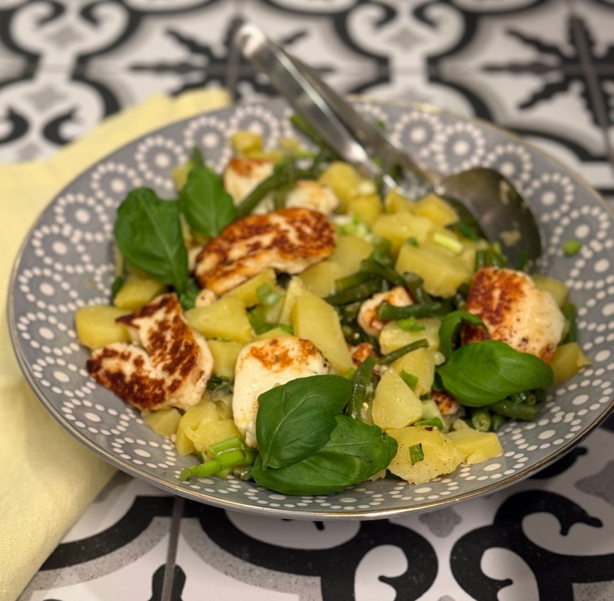 Halloumi-perunasalaatti