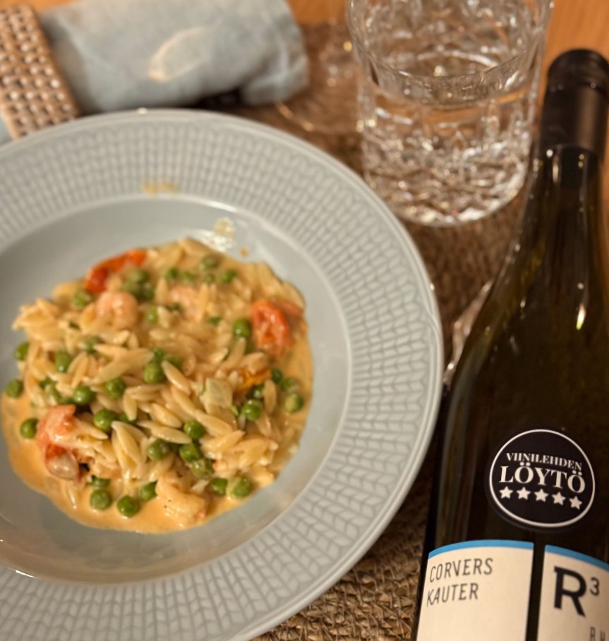 Orzo-pasta katkaravuista ja herneistä valmistuu&nbsp;hetkessä