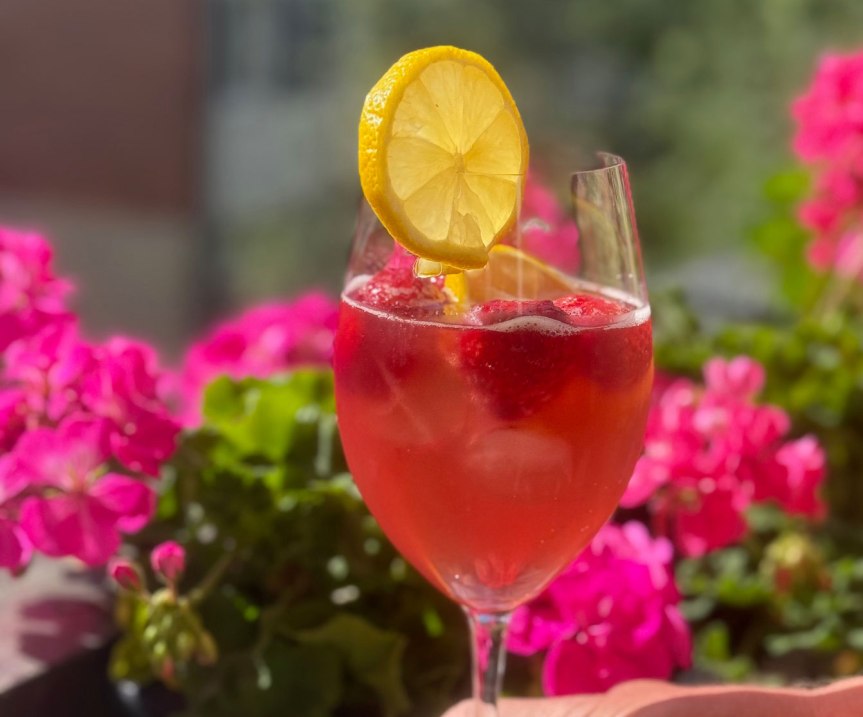 Milano Spritz – sitruunan kirpeys ja mansikan makeus&nbsp;kohtaavat